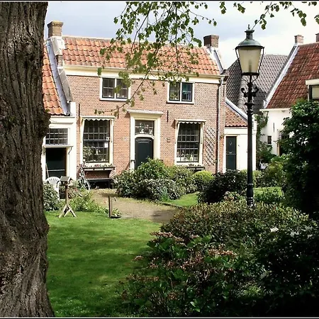 Tegenover De Molen